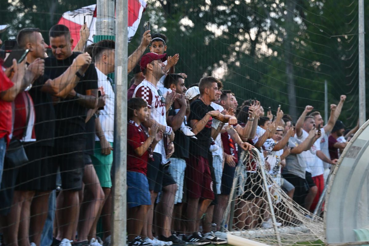 Nebunie la primul antrenament al lui Șumudică la Rapid! Sute de suporteri l-au întâmpinat » Primele imagini