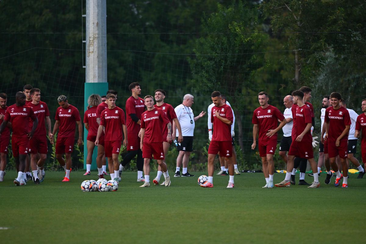 Nebunie la primul antrenament al lui Șumudică la Rapid! Sute de suporteri l-au întâmpinat » Primele imagini