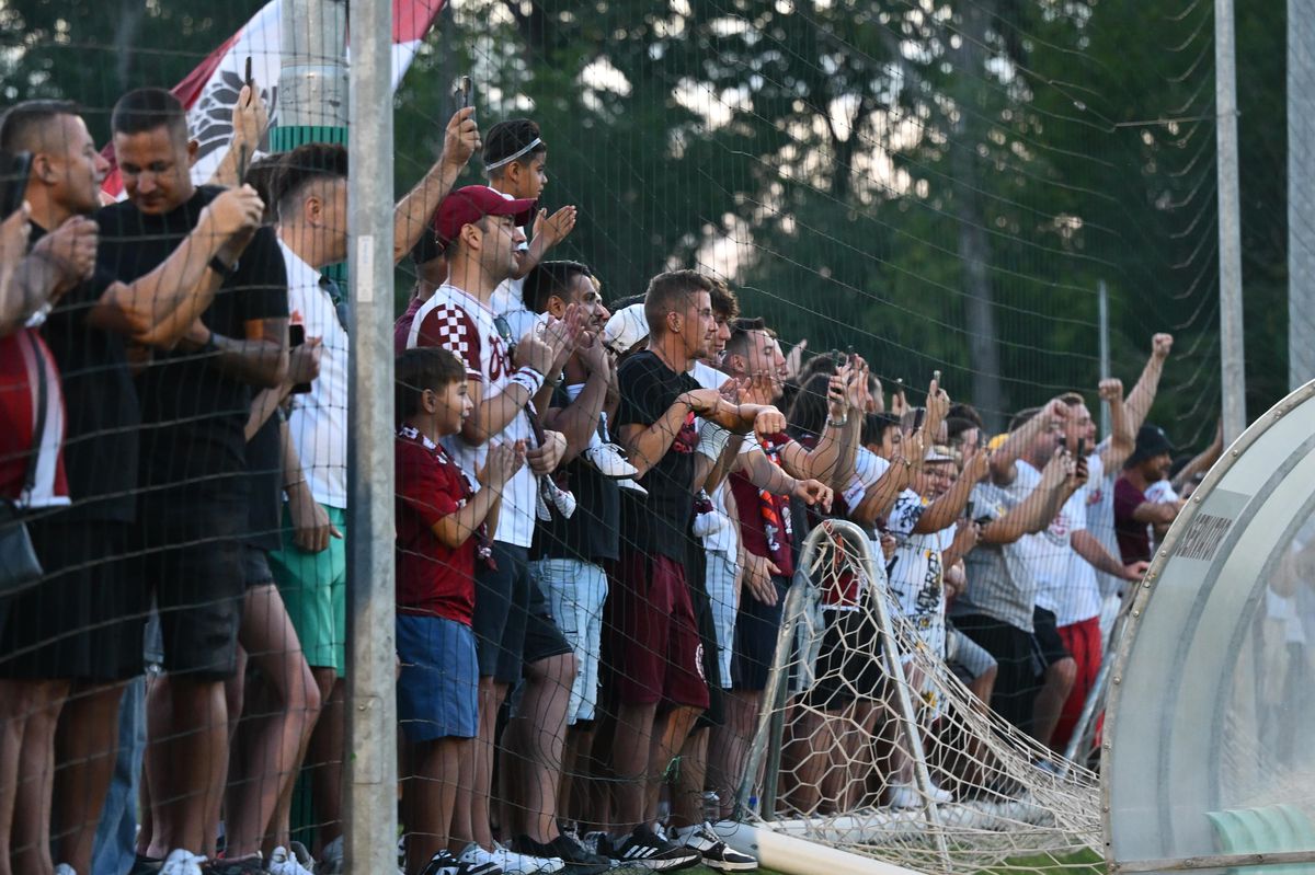 Nebunie la primul antrenament al lui Șumudică la Rapid! Sute de suporteri l-au întâmpinat » Primele imagini