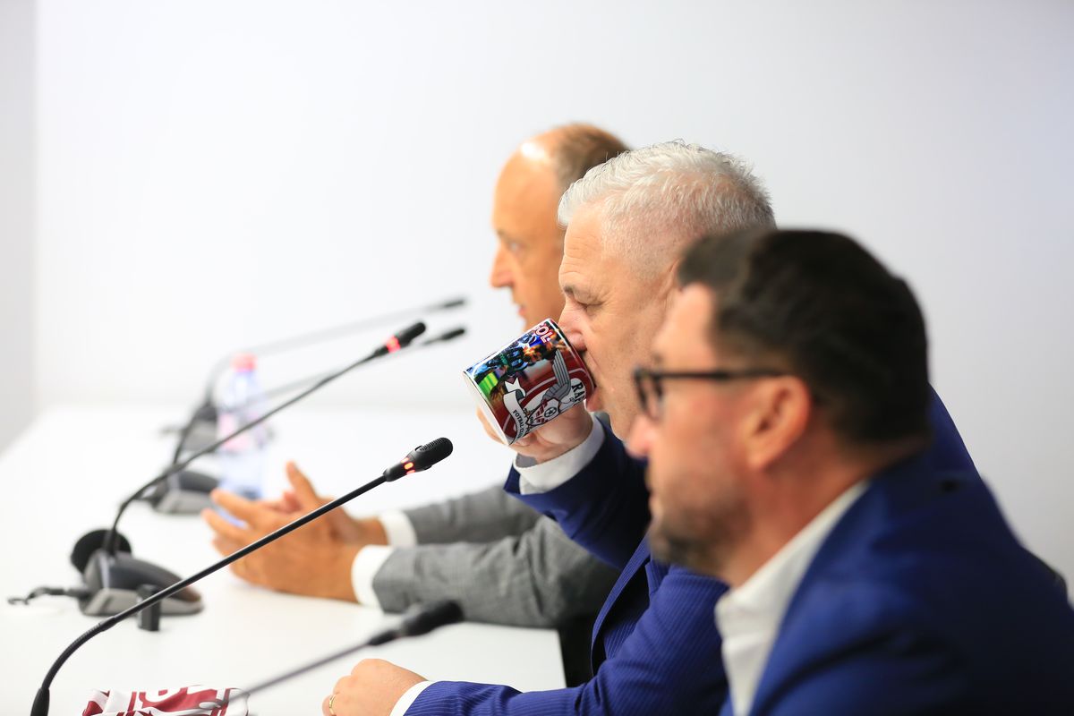 Marius Șumudică, prezentat la Rapid în cadrul unei conferințe de peste o oră: „Domnul Șucu m-a surprins cu o întrebare. N-am mai întâlnit așa ceva până acum”