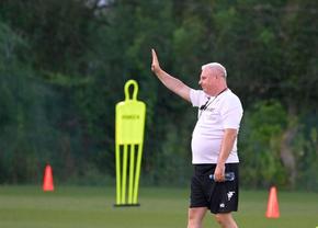 Ce s-a întâmplat la finalul primului antrenament condus de Marius Șumudică la Rapid » Discurs EPIC în fața suporterilor: „Un singur lucru vă rog”