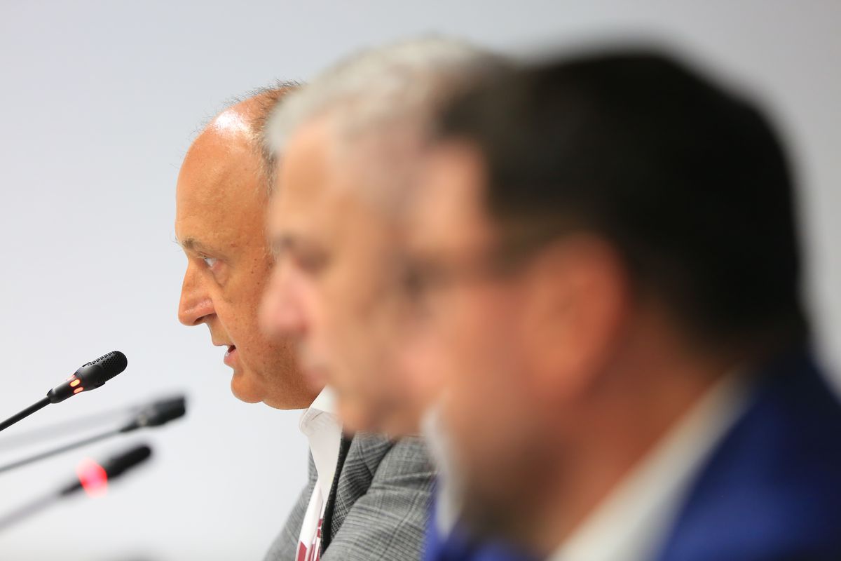 Marius Șumudică, prezentat la Rapid în cadrul unei conferințe de peste o oră: „Domnul Șucu m-a surprins cu o întrebare. N-am mai întâlnit așa ceva până acum”