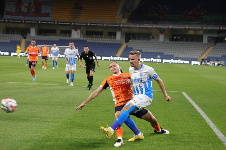 Istanbul Bașakșehir - Universitatea Craiova, turul play-off-ului de Conference League // foto: Facebook Univ. Craiova