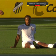 Tidiane Keita s-a accidentat în Hacken - CFR Cluj. FOTO: captură Prima Sport