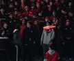 Ca după război! Imagini terifiante pe stadion: suporterii s-au umplut de sânge, au sărit din tribune, sunt zeci de răniți grav și cel puțin un mort
