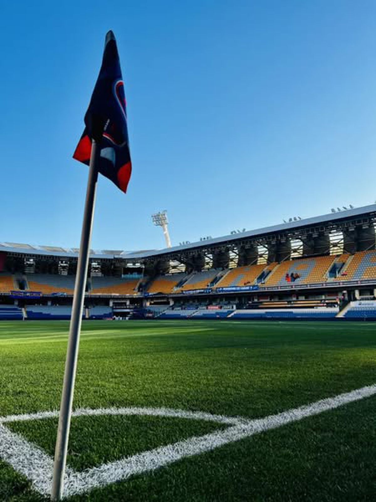 Plachete, zâmbete și masa oficială: ce s-a întâmplat la Istanbul, înainte de Bașakșehir - Universitatea Craiova