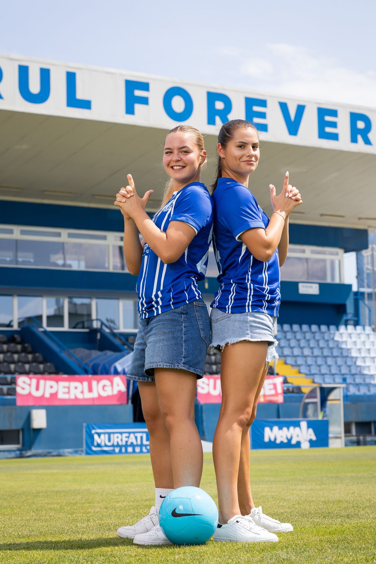 Ședință foto specială: Miss World, Miss Europe și Next Top Model România au coborât de pe podium pe gazonul Farului