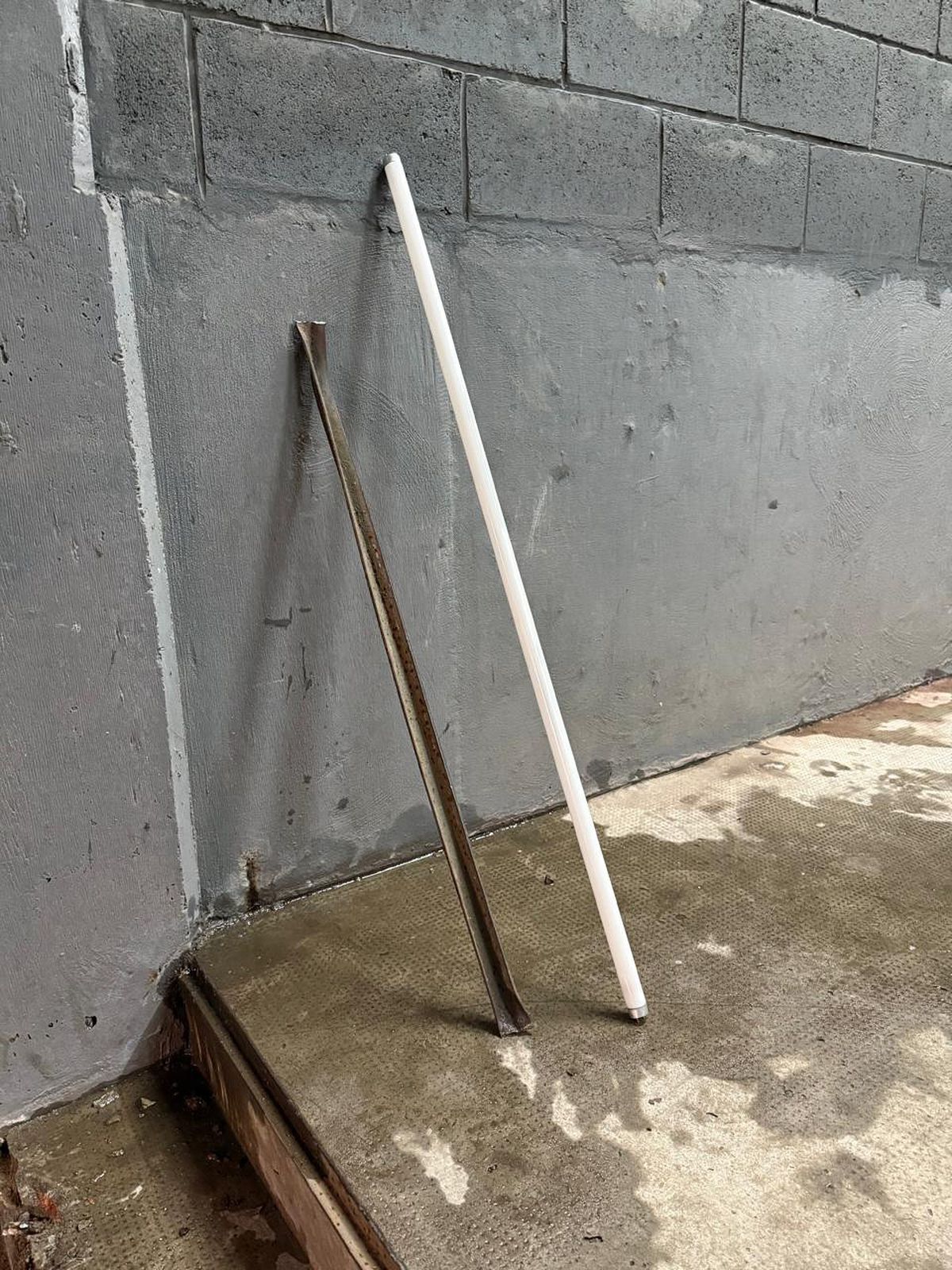 Ca după război! Imagini terifiante pe stadion: suporterii s-au umplut de sânge, au sărit din tribune, sunt zeci de răniți grav și cel puțin un mort