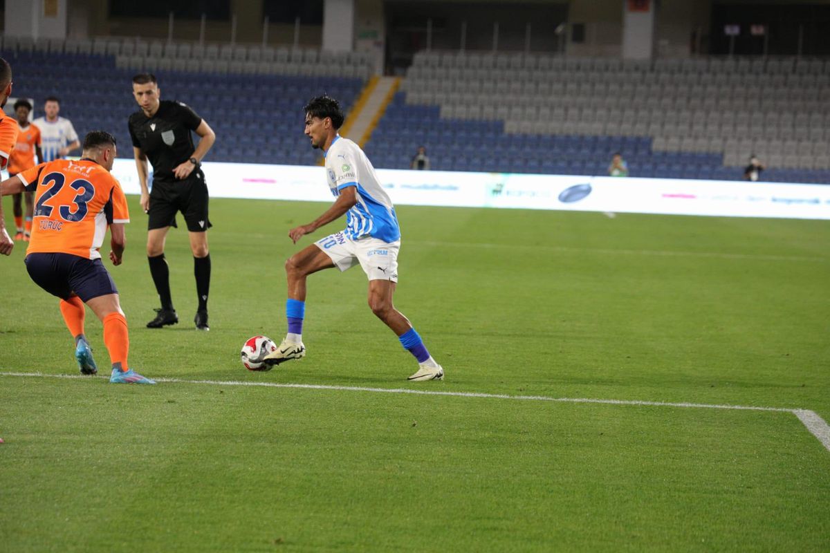Istanbul Bașakșehir - Universitatea Craiova, turul play-off-ului de Conference League // foto: Facebook Univ. Craiova