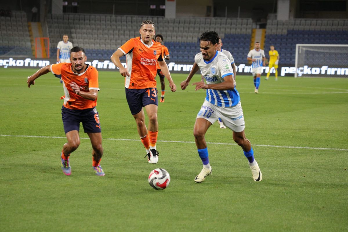 Istanbul Bașakșehir - Universitatea Craiova, turul play-off-ului de Conference League // foto: Facebook Univ. Craiova