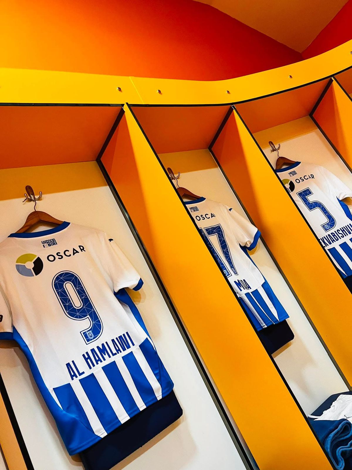 Plachete, zâmbete și masa oficială: ce s-a întâmplat la Istanbul, înainte de Bașakșehir - Universitatea Craiova