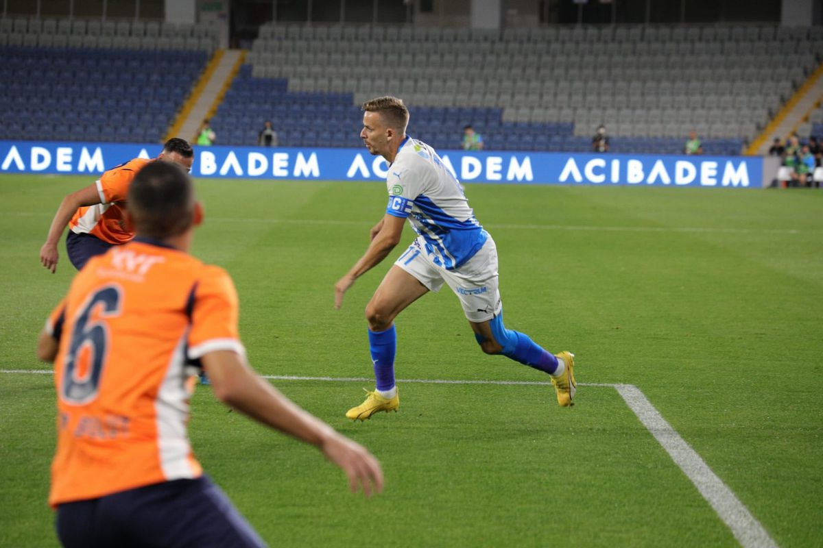 Istanbul Bașakșehir - Universitatea Craiova, turul play-off-ului de Conference League // foto: Facebook Univ. Craiova