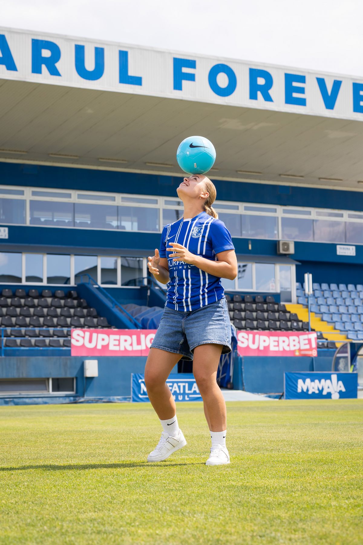 Ședință foto specială: Miss World, Miss Europe și Next Top Model România au coborât de pe podium pe gazonul Farului