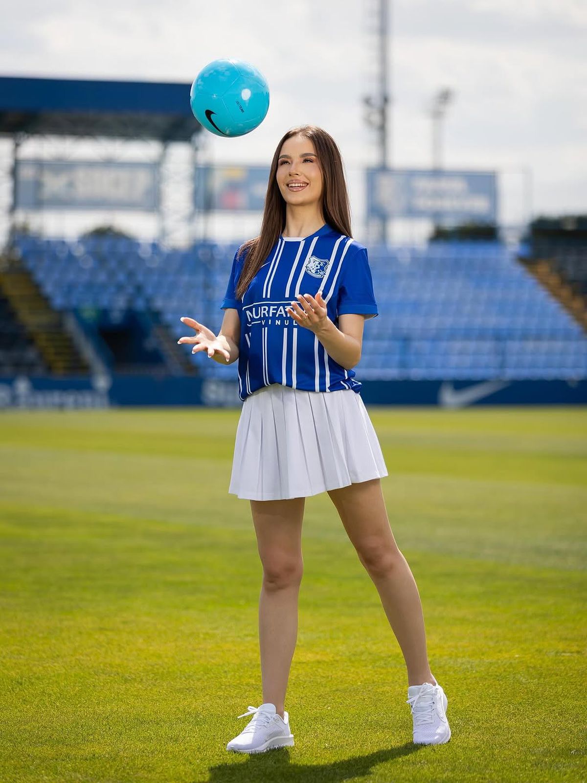 Ședință foto specială: Miss World, Miss Europe și Next Top Model România au coborât de pe podium pe gazonul Farului