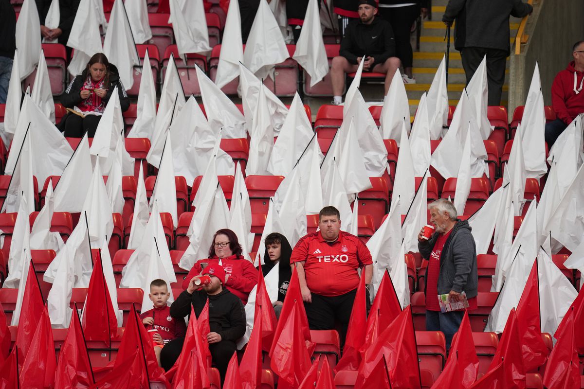 Cine transmite FCSB - Aberdeen, manșa retur din play-off-ul Europa League » Contract de 250.000 de euro