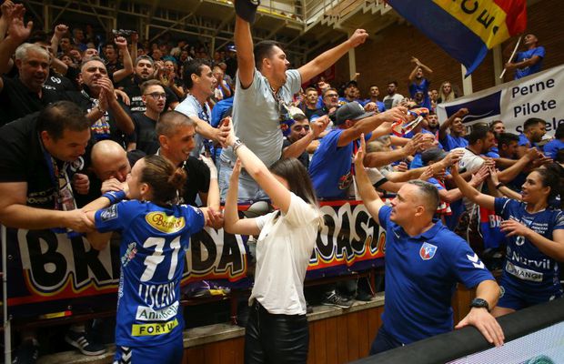 SCM RM. VÂLCEA - CSM BUCUREȘTI 20-19 // Carmen Martin, impresionată de atmosfera din România: „A fost incredibil! Ca în Champions League”