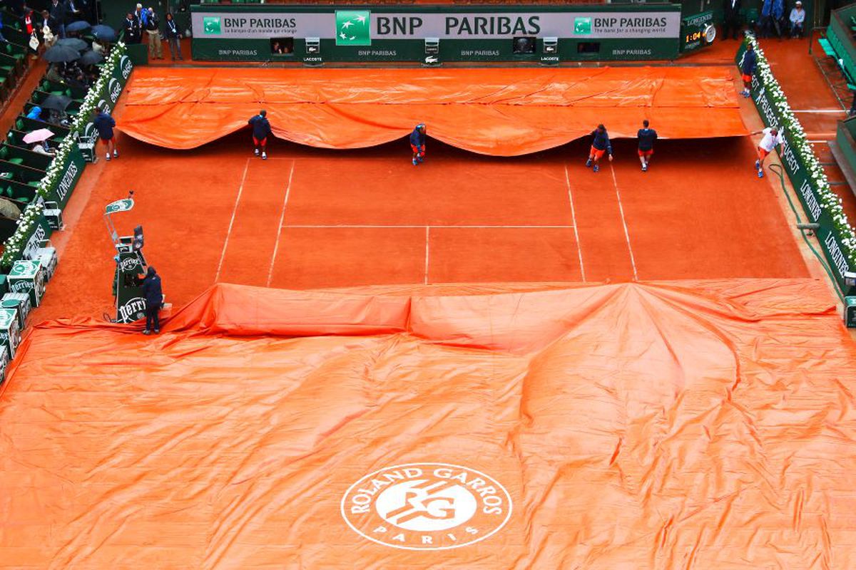 Alertă la Roland Garros! 15 jucători sunt suspecți de infectare cu COVID-19