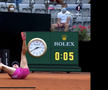 Emoții pentru Simona Halep în startul finalei cu Karolina Pliskova: Simona a căzut pe zgura de la Roma