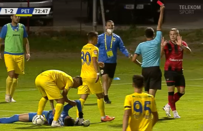 FOTO Momente de panică în Csikszereda - Petrolul » „Roșu” direct pentru un fault violent! Medicii, chemați de urgență