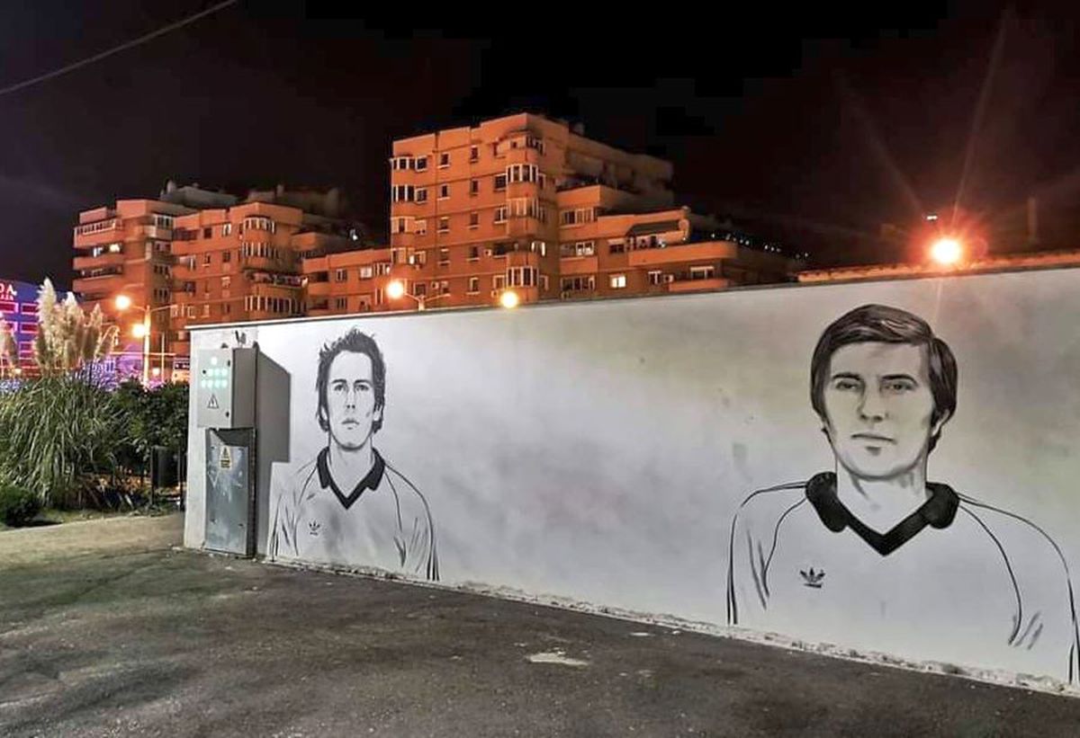 Suporterii Craiovei își venerează legendele » Acțiune superbă a ultrașilor olteni