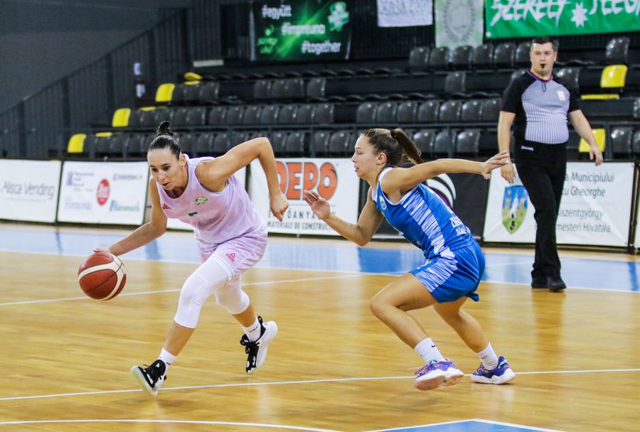 Jovana Pasici în acțiune FOTO Brigitta Miska Sepsi-SIC, speranțe de Euroligă » Caută calificarea în cea mai tare competiție europeană din baschetul feminin