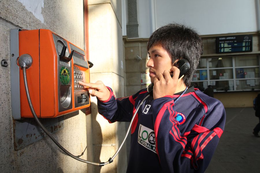 Takayuki Seto în 2009 cu ocazia primului interviu acordat Gazetei Sporturilor, la un telefon public în Ploiești Takayuki Seto, interviu pentru GSP după ce i-a expirat suspendarea pentru dopaj: „A fost ca la pușcărie! Aveam lacrimi înghețate pe obraz”