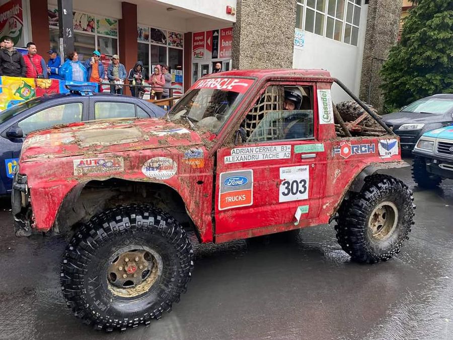 Mașina roșie folosită la curse de Cernea și Tache „Nu ne mai vedeam ieșiți” » Mărturii despre condițiile în care s-a produs decesul pilotului de off-road Adrian Cernea