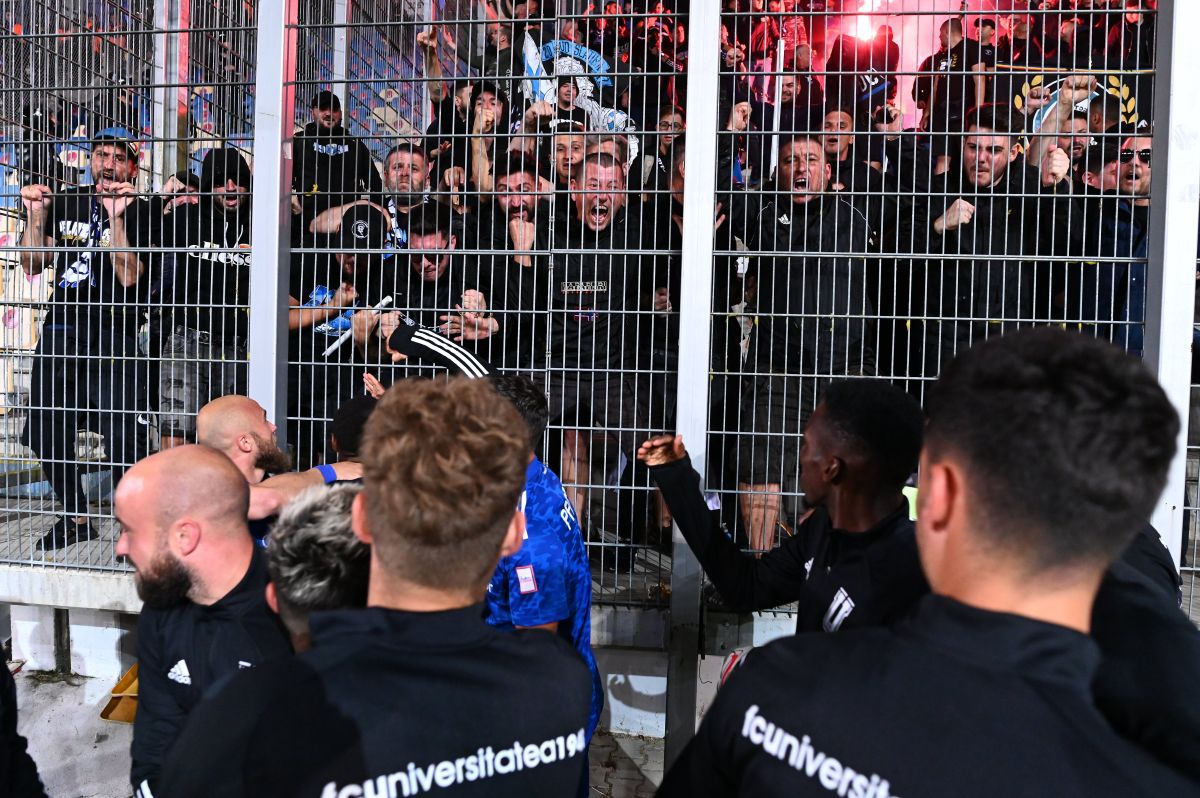 „Îl înjurați pe Mititelu / Dar cu el tăiați purcelu'” » Incidente între ultrași și mesaje ironice la Petrolul - FCU Craiova