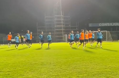Zeci de fani hunedoreni au fost prezenți la antrenamentul oficial dinaintea disputei cu FCSB, din „șaisprezecimile” Cupei României.