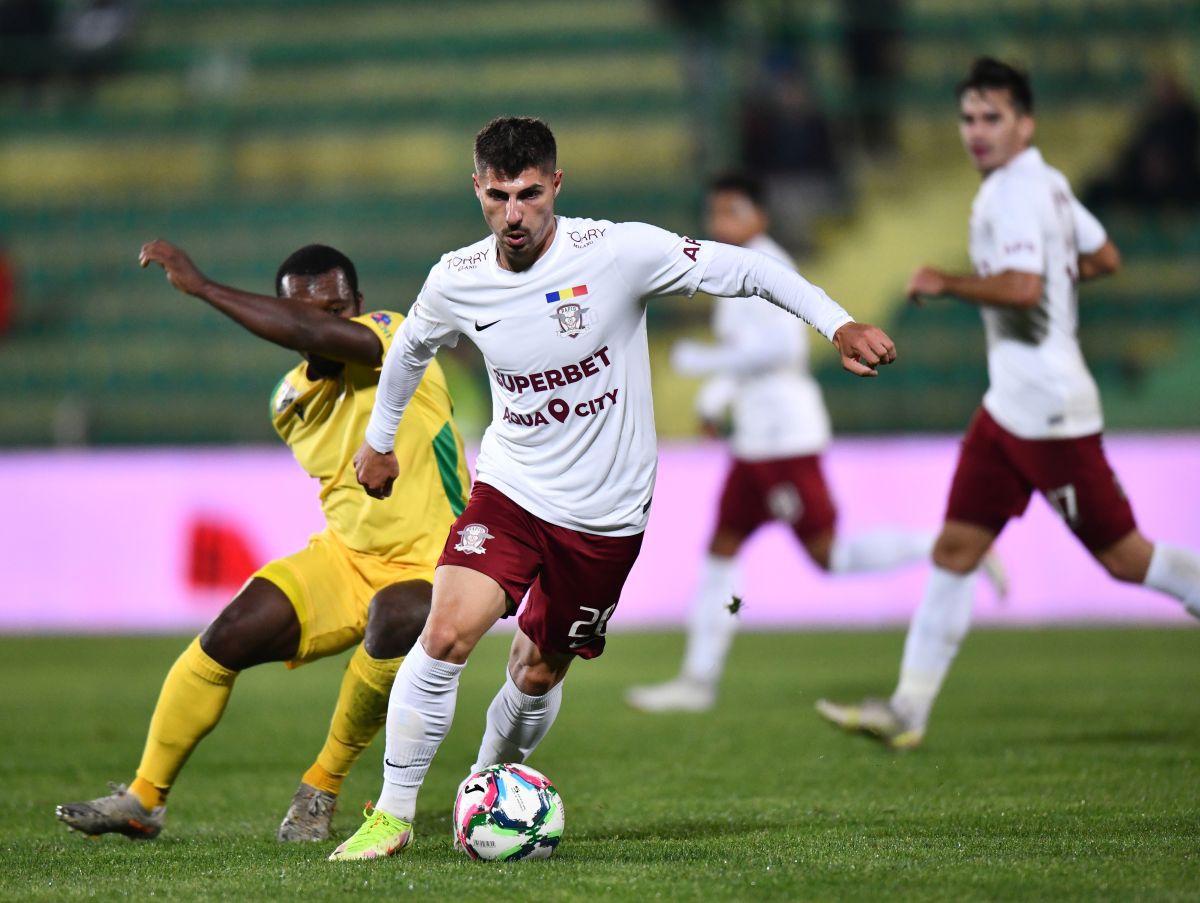 Mihai Iosif a revenit cu succes pe banca Rapidului: „Vreau să fiu lângă jucători! Dacă plouă, să mă plouă și pe mine”