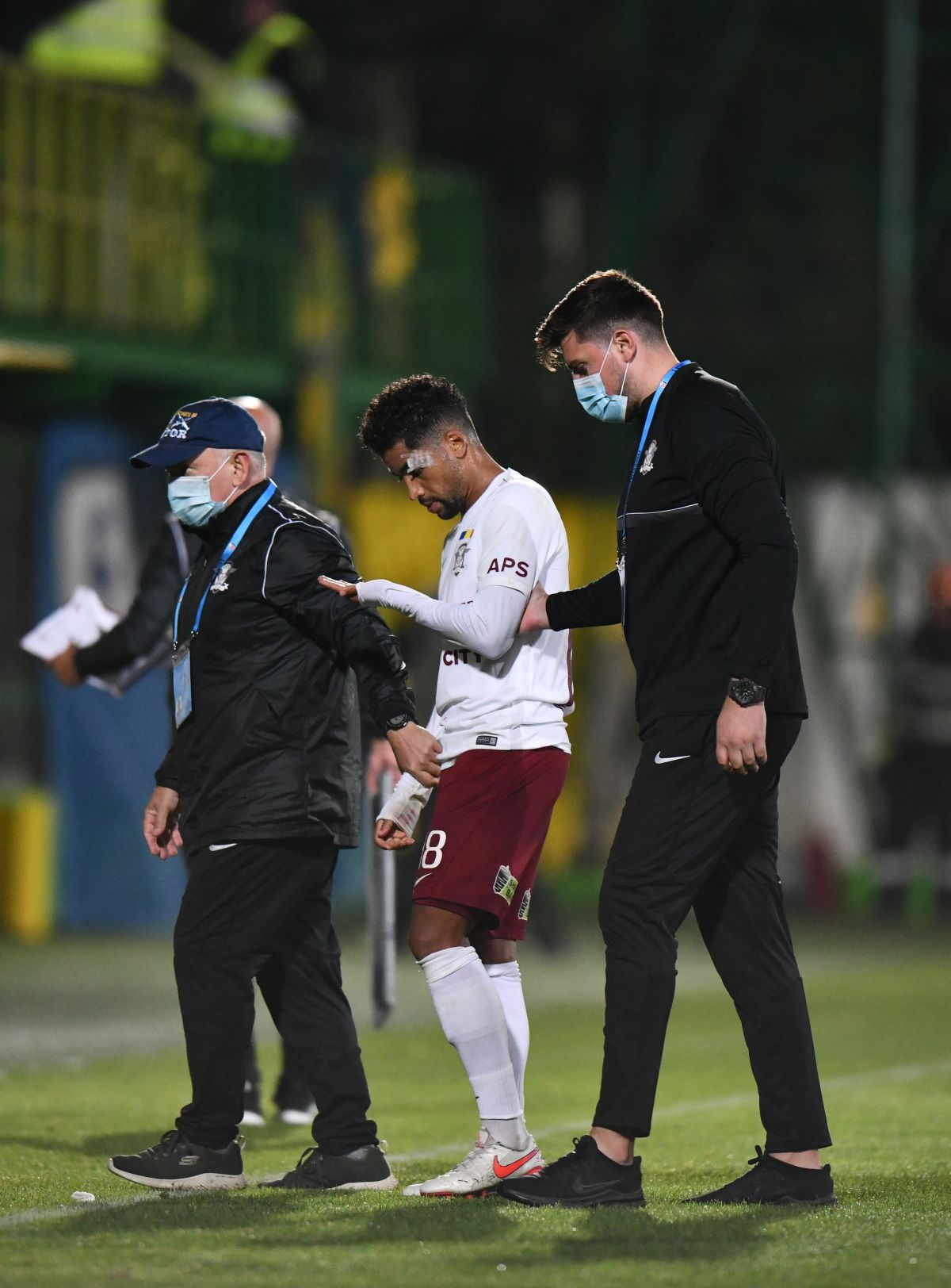 Mihai Iosif a revenit cu succes pe banca Rapidului: „Vreau să fiu lângă jucători! Dacă plouă, să mă plouă și pe mine”