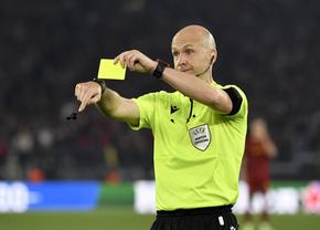 Decizie drastică în Premier League » Arbitrul cu peste 350 de meciuri, retrogradat după ultima gafă