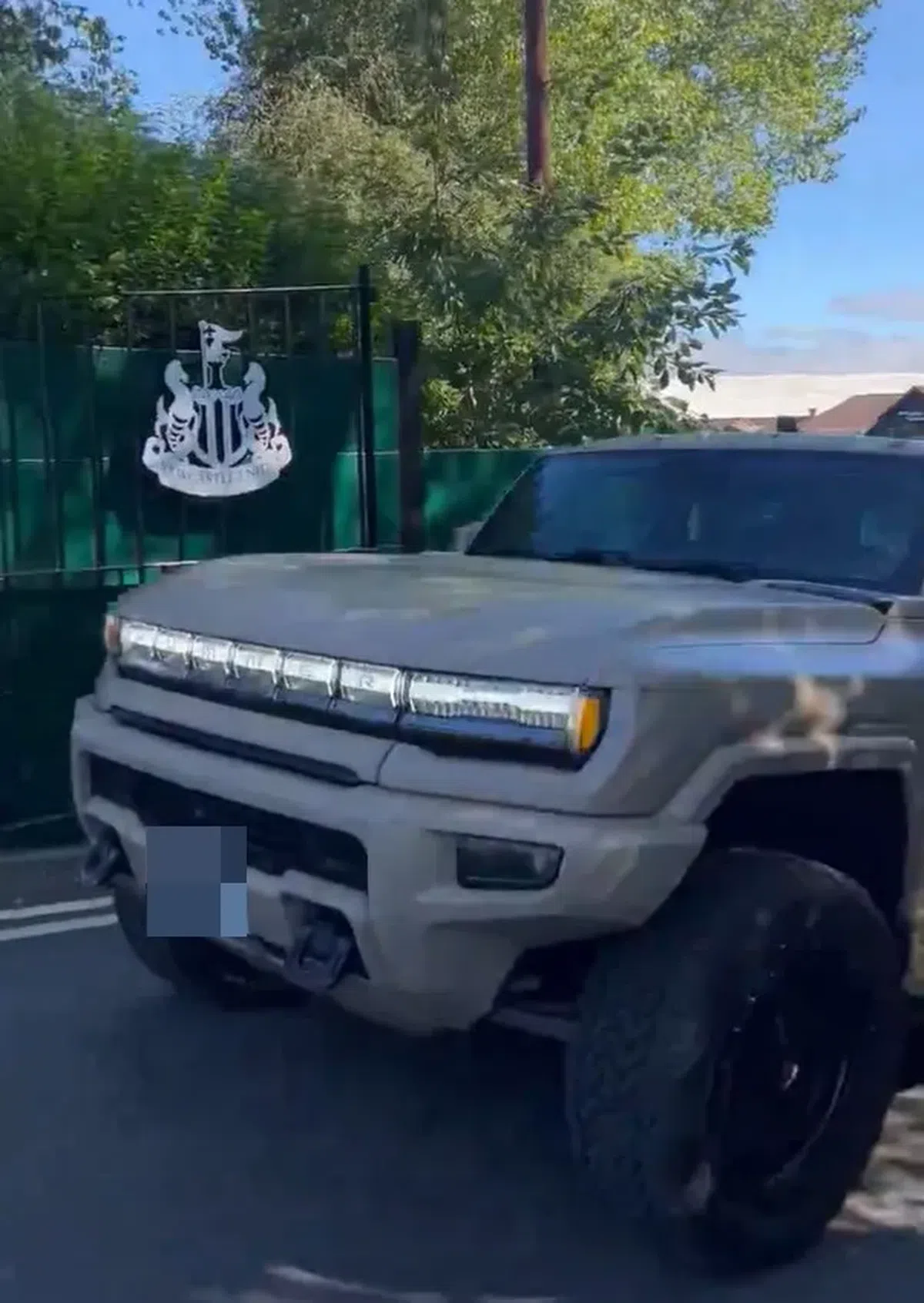 Starul din Premier League a venit la antrenamente cu o „ciudățenie” de peste 300.000 de lire » Fanii au reacționat imediat: „Cea mai urâtă mașină!”