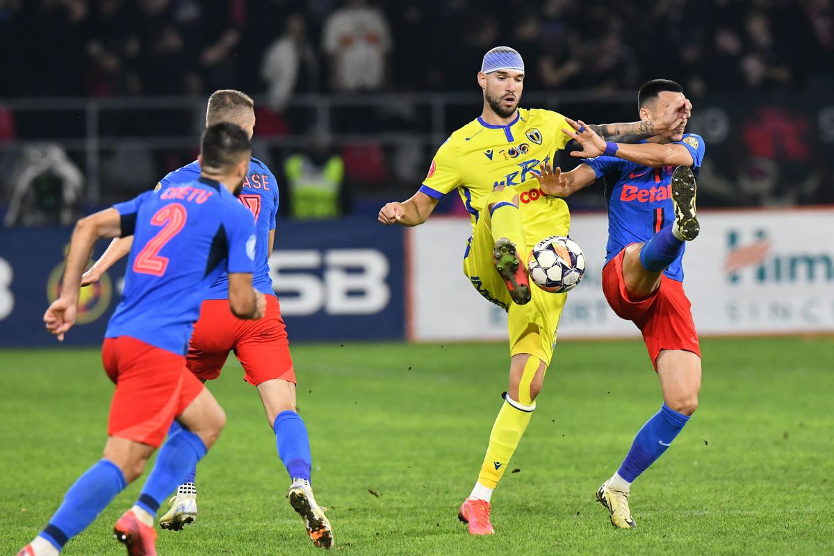 Becali l-a sunat pe MM Stoica la pauza meciului cu Petrolul: „Spune-i asta lui Tavi Popescu!”