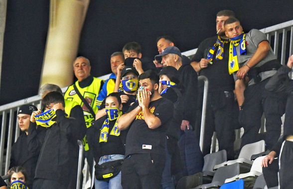 Scandal în peluză la FCSB - Petrolul » Gaze și scandări acide: „Stat polițienesc!”