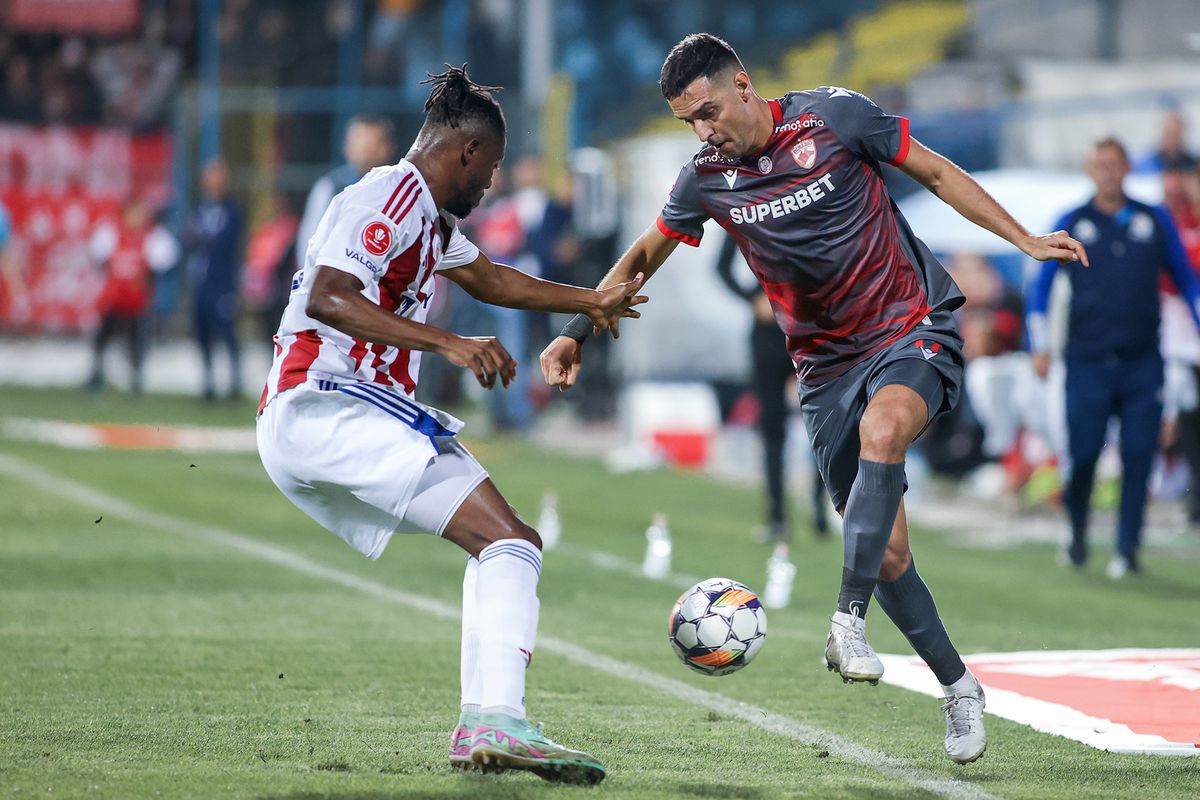 Dorinel Munteanu, explicații halucinante după ce și-a luat jucătorul de guler: „Trebuia să fiu mai dur! E greu să mă chinui cu acești jucători care nu au bunul simț să se uite la mine”