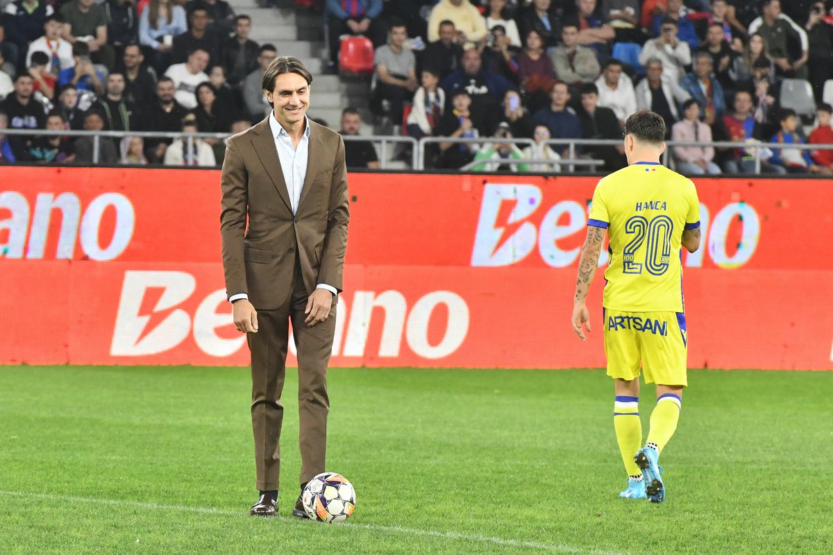 Spectacol înainte de FCSB - Petrolul! Ciprian Tătărușanu, aclamat de fani, a dat lovitura de start