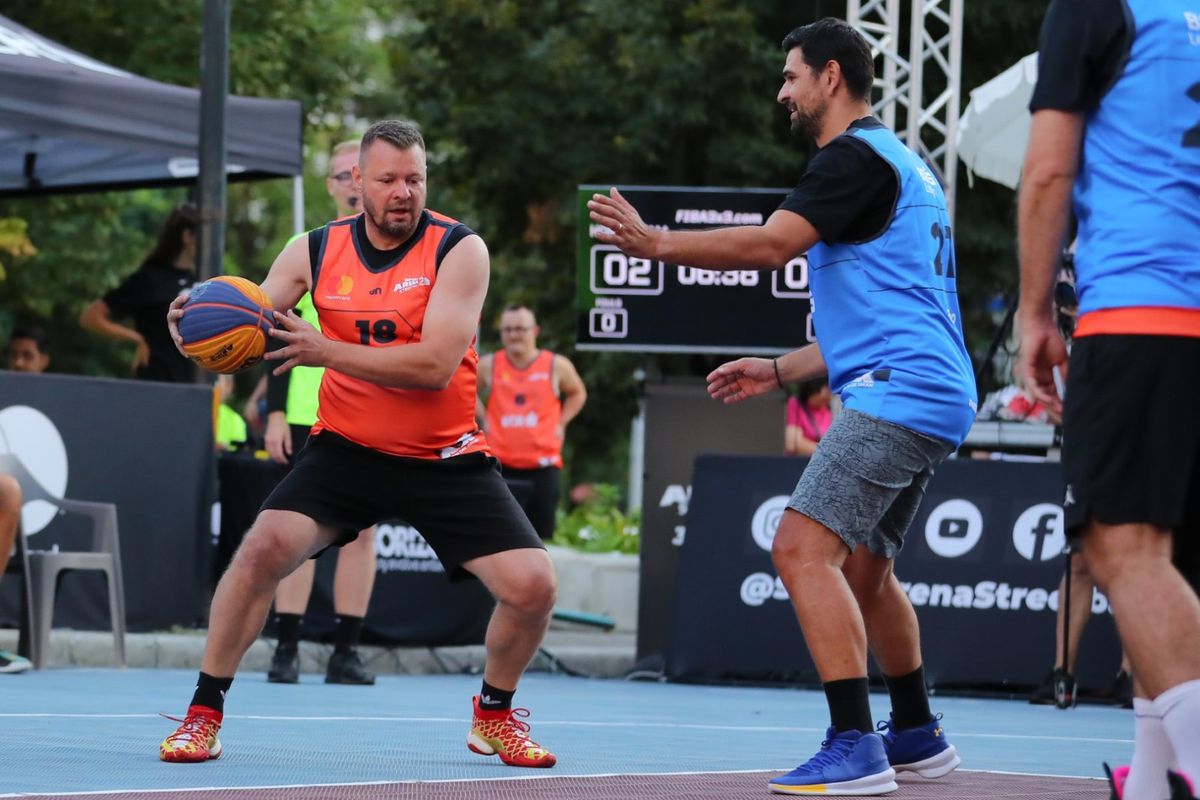 „Arnold” Stelea vs. „Săgeată” Niculae » Spectacol inedit pe terenul de baschet la Sport Arena Streetball