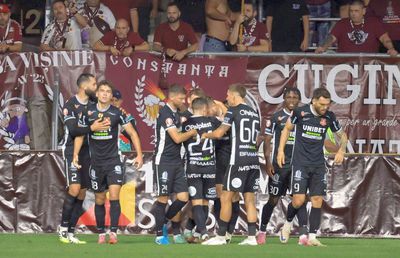 Doar Van Persie mai dădea așa! Execuția care a uluit Giuleștiul la Rapid - Hermannstadt: „Vă dau scris: golul anului!”