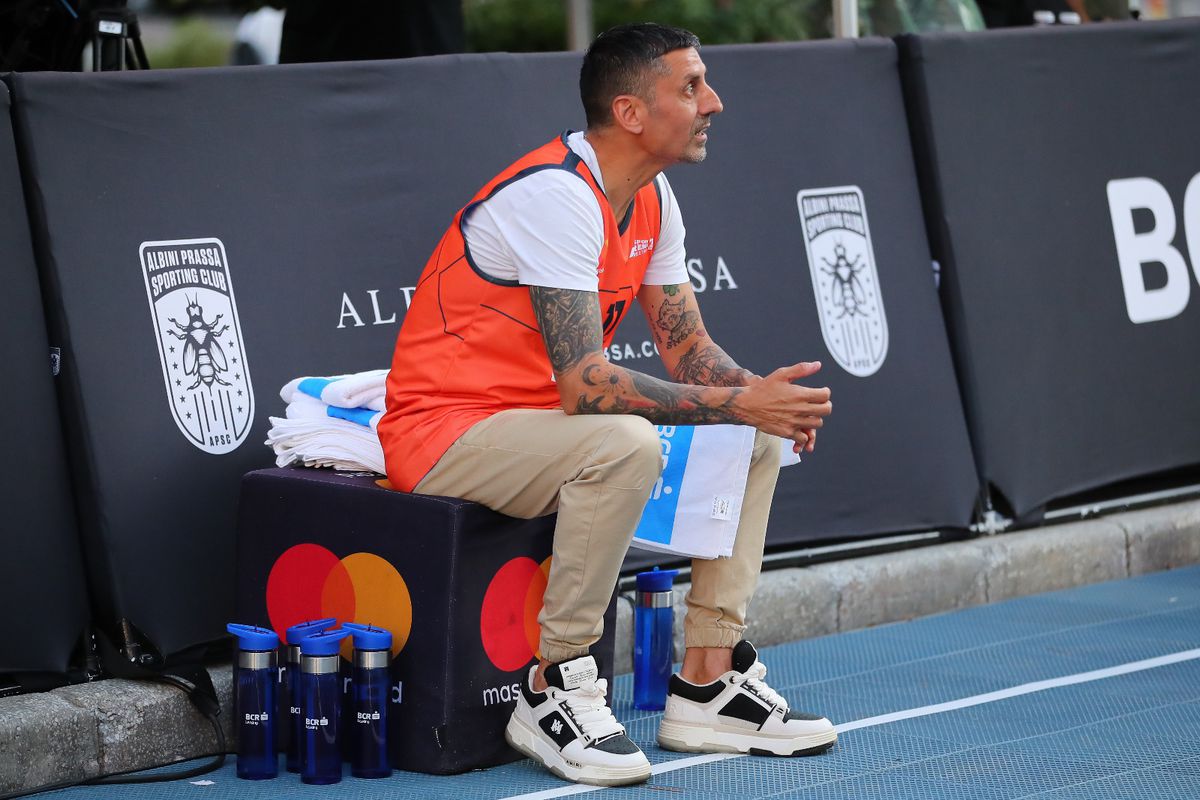 „Arnold” Stelea vs. „Săgeată” Niculae » Spectacol inedit pe terenul de baschet la Sport Arena Streetball