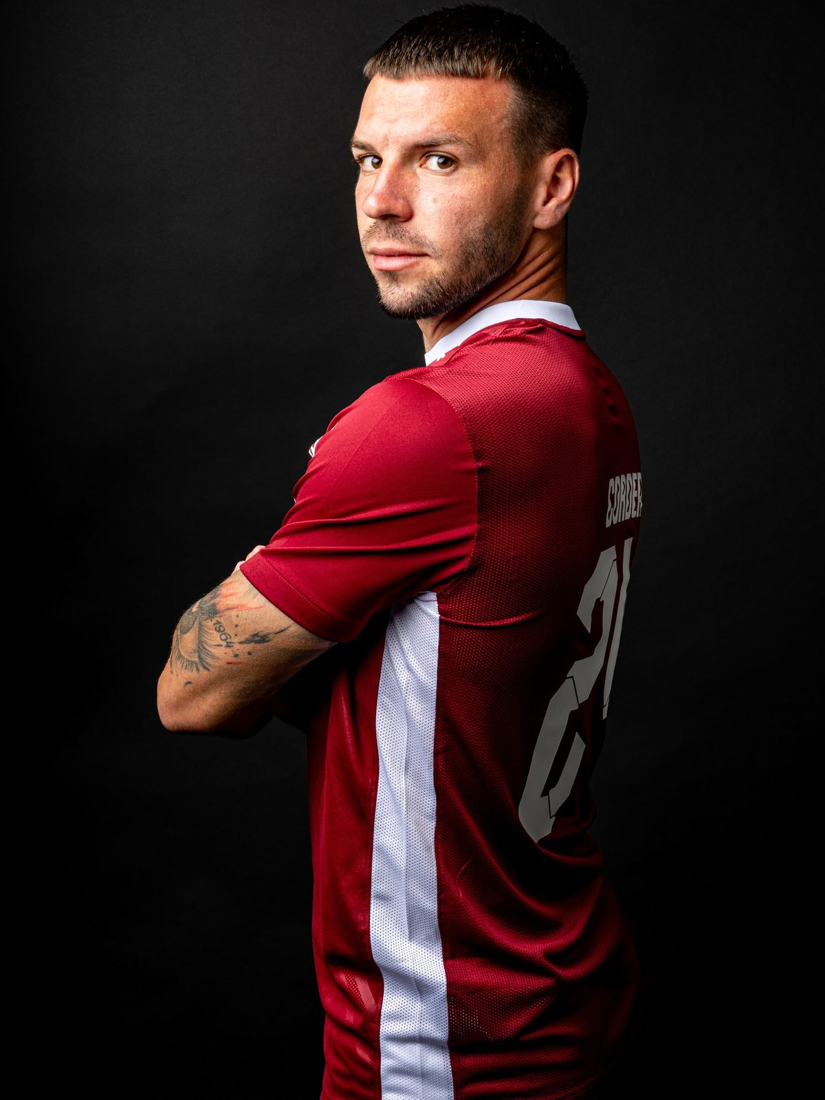 CFR Cluj în haine noi pentru meciul cu UTA Arad » Campanie specială în oraș: „Să porți culorile nu a fost niciodată o obligație”