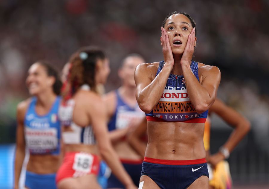 Katarina Johnson-Thompson, uimită de medalia de bronz din proba de heptatlon de la CM de la Tokyo 2025 Foto: Guliver / Getty Images A salvat un om, apoi a cucerit bronzul! Top 10 cele mai impresionante momente de Campionatele Mondiale de atletism din Tokyo