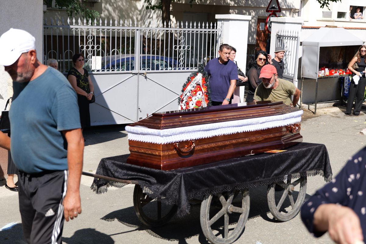 Multe nume din lumea fotbalului la înmormântarea lui Florin Marin