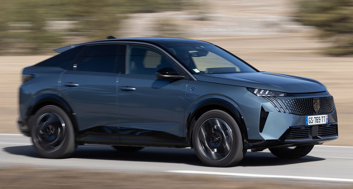 Revoluţie pe piaţa auto! Un cunoscut producător lansează prima mașină electrică cu baterie integrată complet