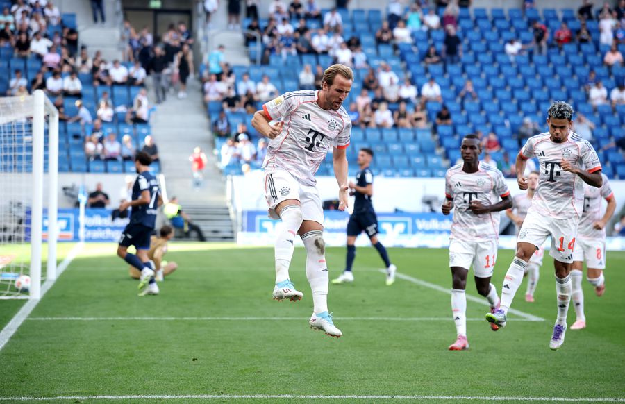 Harry Kane are marcat deja 8 goluri în acest sezon de Bundesliga // FOTO: Getty Images Vincent Kompany, iritat de întrebările jurnaliștilor germani: „Suntem în 2025 totuși...”