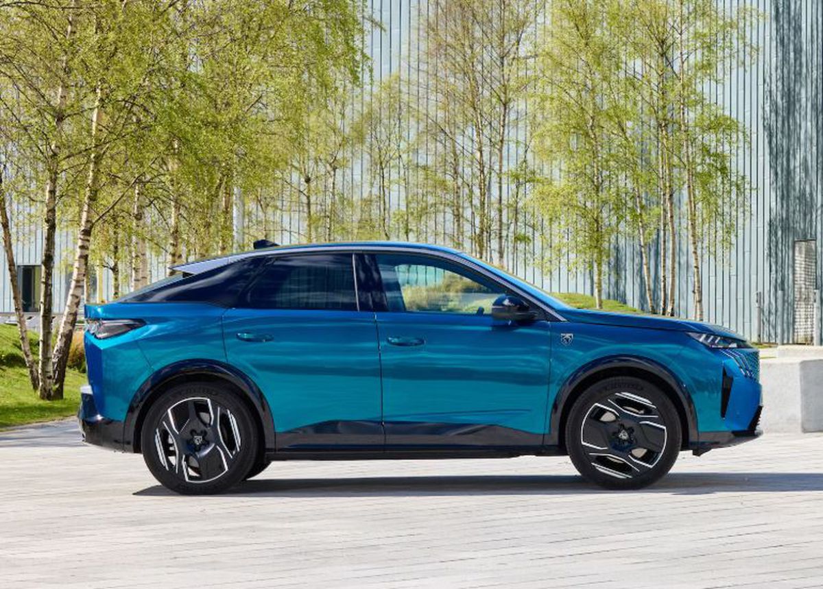 Revoluţie pe piaţa auto! Un cunoscut producător lansează prima mașină electrică cu baterie integrată complet