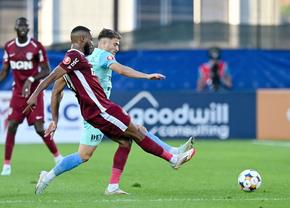 CFR Cluj se scufundă: s-a încurcat și cu UTA! Cât îl mai rabdă Varga pe Mandorlini?