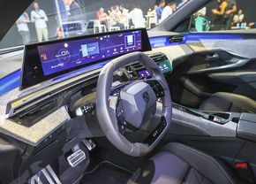 Revoluţie pe piaţa auto! Un cunoscut producător lansează prima mașină electrică cu baterie integrată complet