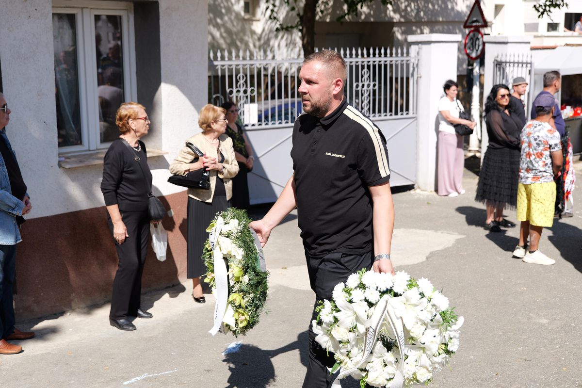 Multe nume din lumea fotbalului la înmormântarea lui Florin Marin