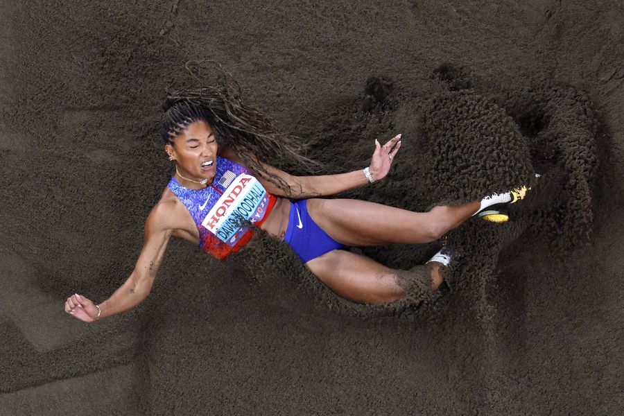 Tara Davis-Woodhall în groapa cu nisip FOTO Imago Images A salvat un om, apoi a cucerit bronzul! Top 10 cele mai impresionante momente de Campionatele Mondiale de atletism din Tokyo